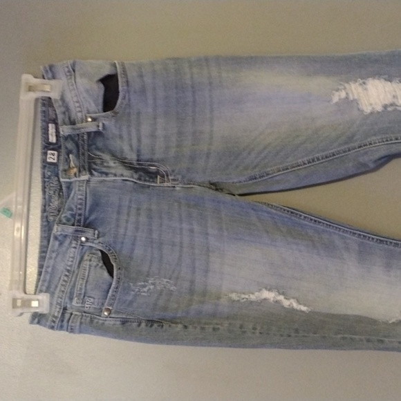 Miss me boyfriend ankle size 28 with designs on the ankles bedazzled shiny